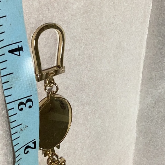 Vintage key chain/ gold colour/ made in Japan on both rings/ 4 inch by 1 inch - Picture 5 of 6